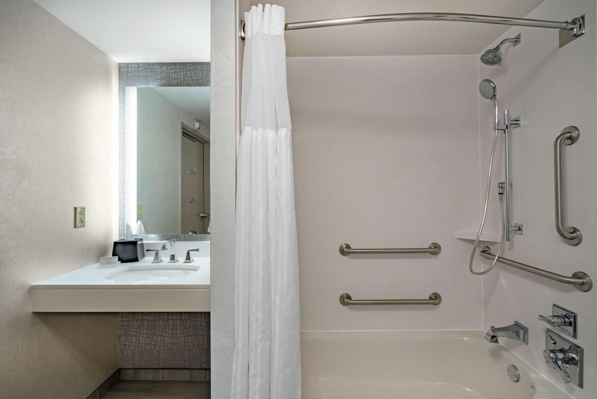 Hilton Garden Inn Louisville East Esterno foto