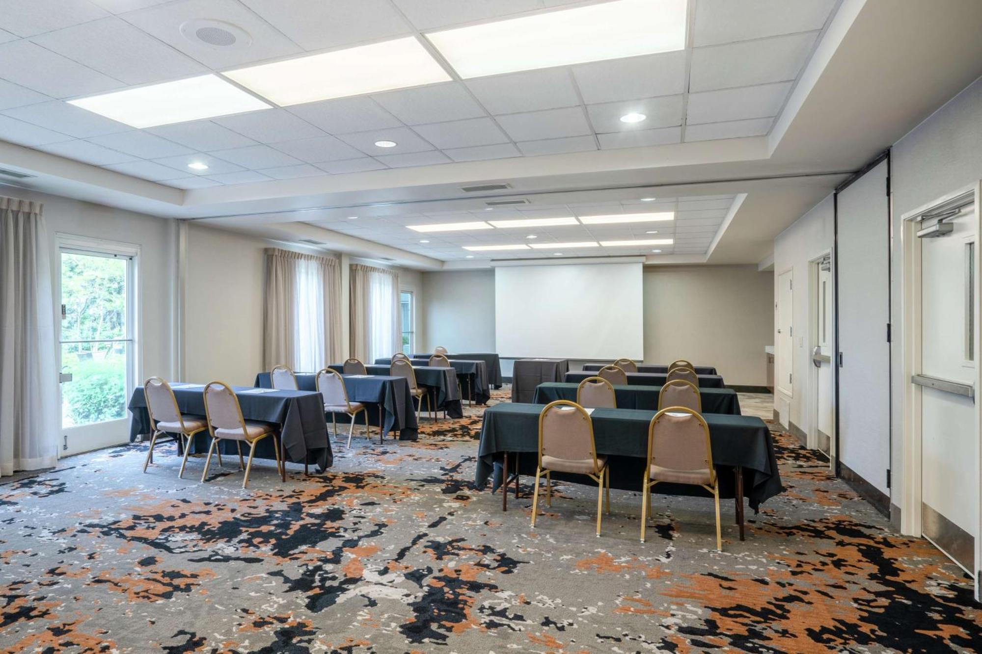 Hilton Garden Inn Louisville East Esterno foto