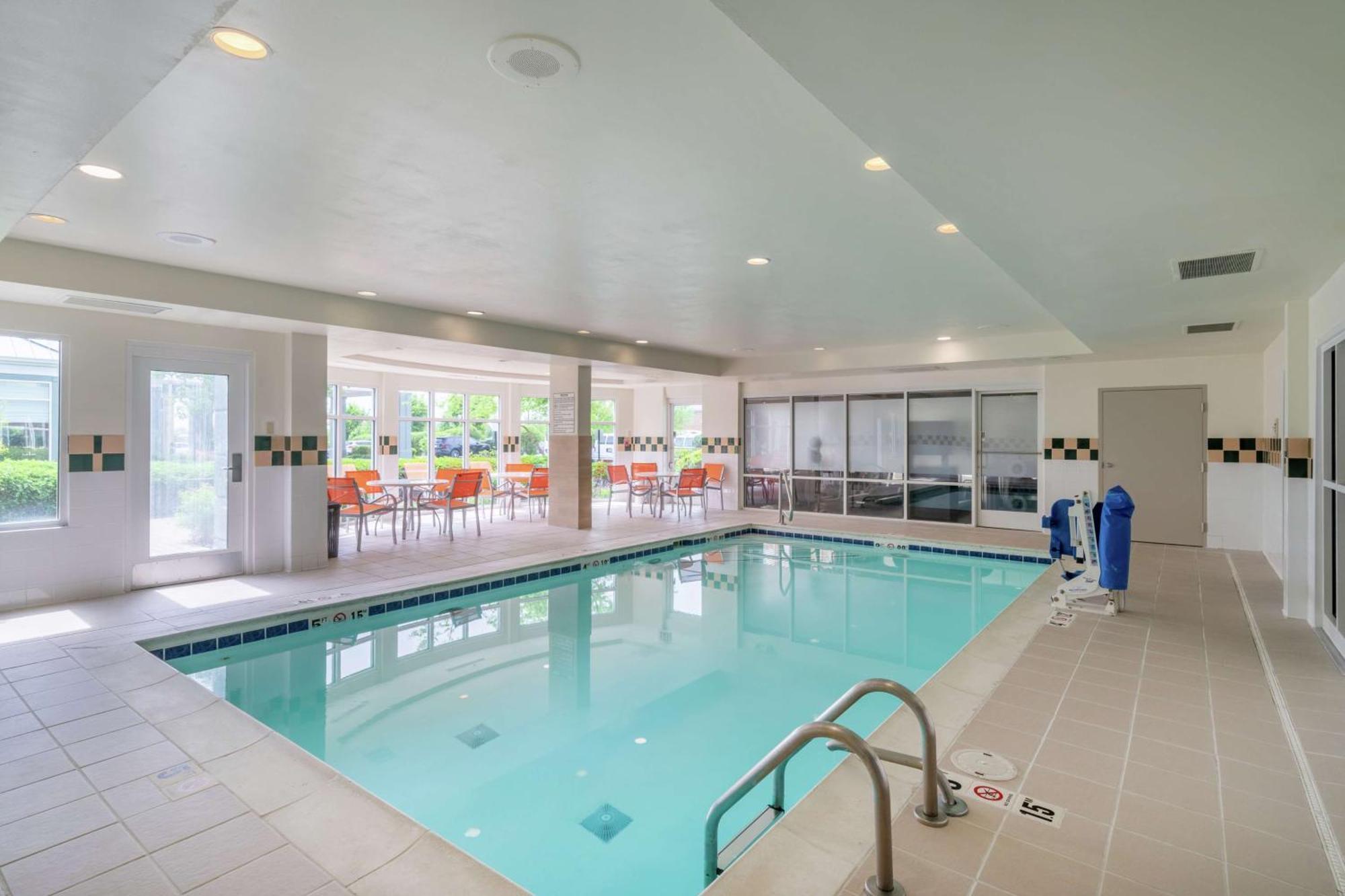 Hilton Garden Inn Louisville East Esterno foto