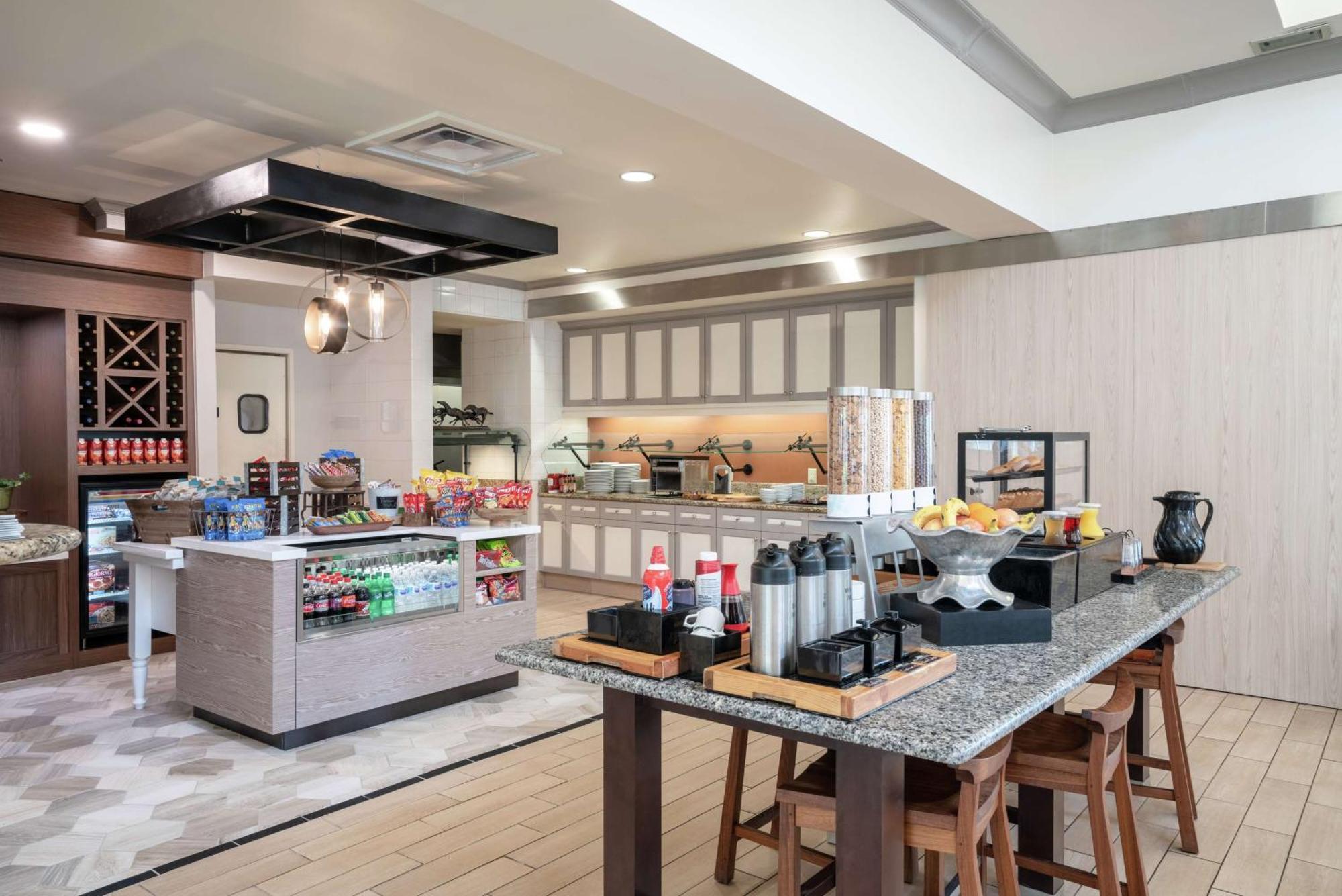 Hilton Garden Inn Louisville East Esterno foto