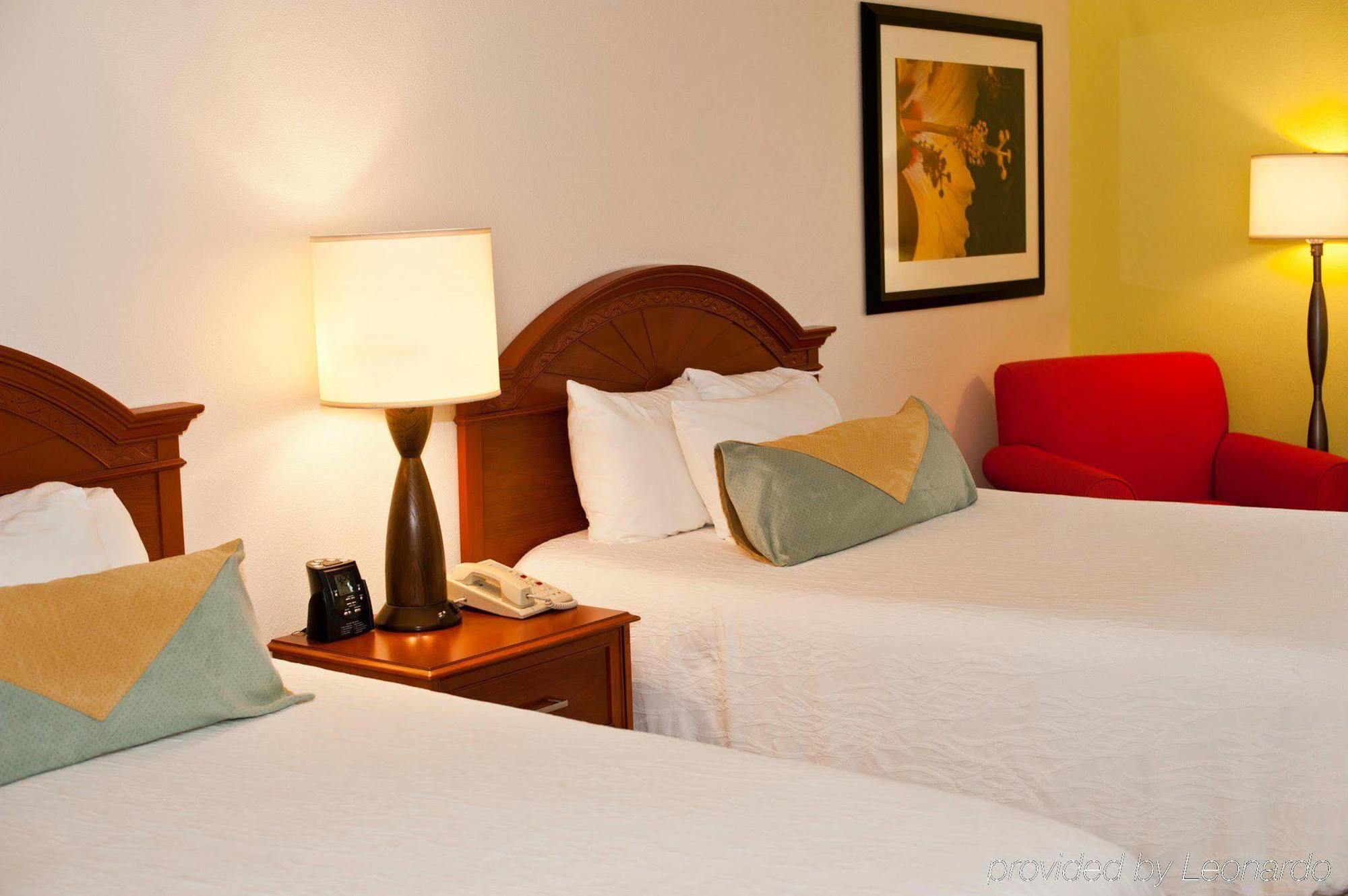 Hilton Garden Inn Louisville East Esterno foto